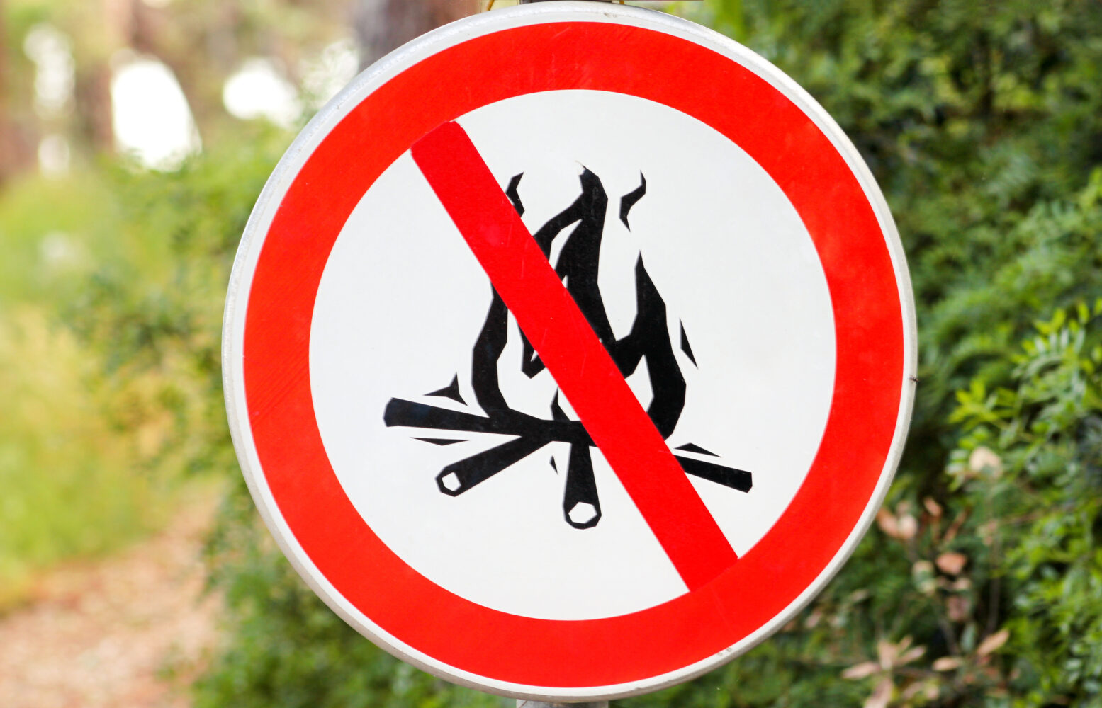 Sign or symbol no campfire